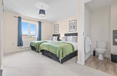 Stylish 4 Bedroom House in St Neots w Free Parking - Foto 35