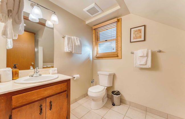 Lake + Beach Access, Pool, Tennis Walk to Chambers Tahoe Timber by Avantstay - Foto 26