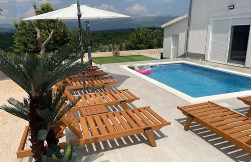 Mediterranean 5 rooms house with pool - Photo 1