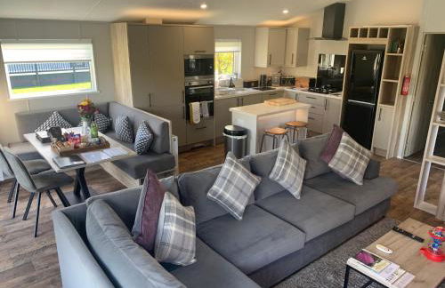 Bay Tree Lodge: Lakeside lodge w/hot tub & cinema surround sound - Foto 10