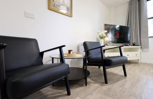 Modern Comfort Near Castle St with WiFi & Parking! - Foto 32