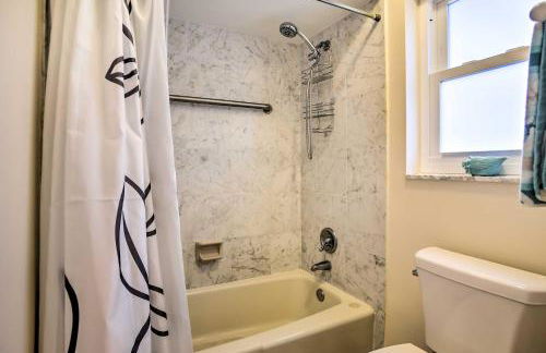 Riviera Beach Vacation Home with Pool Walk to Beach - Foto 17