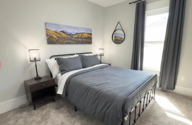 NEW REMODEL Denver Luxury Home with Private HOT TUB - Foto 35