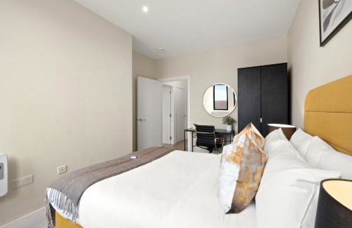 Hybrid Resi - London, Sutton, FREE on-site Car or Van parking - Foto 86