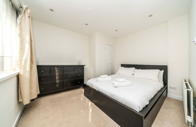 2 Bedroom Flat in Heart of Battersea near Station - Photo 5