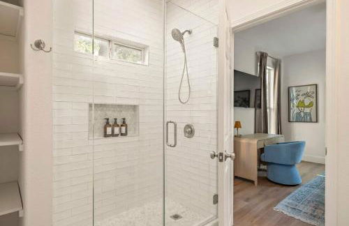 The Backyard Bliss - 4BR Heated Pool & Ping Pong - Foto 21