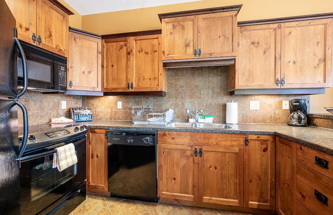 Bear's Paw Chalet - Amazing Location & Ski In/out - Photo 11