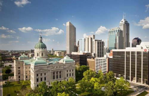 #2 Downtown Free Parking- Walk to Gainbridge, Lucas Oil, Conv Cntr - Foto 18