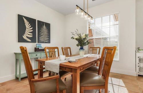 Lakeview Villa lovely pool home in gated community - Photo 13