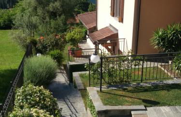 Casa Intignano - Camera con bagno e portico vista lago - Foto 38