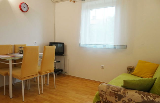 Bright Krk Apartment With Balcony and Beach Proximity - Photo 6