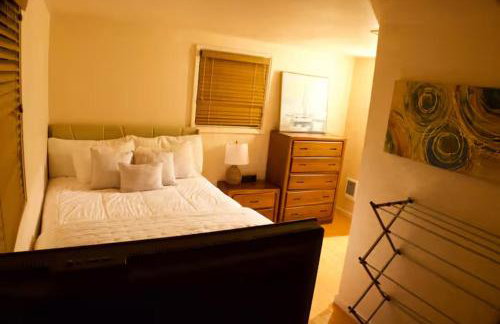 Cozy Condo In Prime Location next to the marina - Photo 5