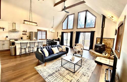 Hot Tub Luxe Retreat • Game Room • Lake • Bryce - Foto 1