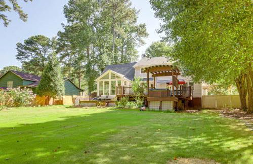6 Mi to Stone Mountain Park Home with Deck! - Foto 32