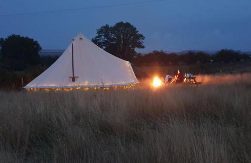 6 Guests - Bell Tent - Wood Stove - Parking - Foto 14