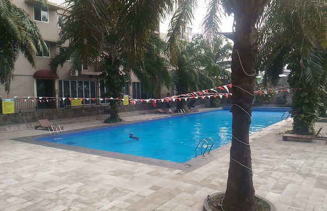 Pool View 2BR Mutiara Bekasi Apartment - Photo 30