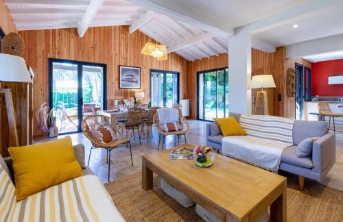 6BR Coastal Villa | Pool | Garden Serenity - Foto 14