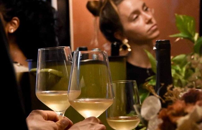 Degustação de vinhos de Bolonha em uma loja de vinhos com um morador local - Foto 13