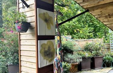 The Shed . A cosy, peaceful, 96% recycled, chalet. - Foto 4