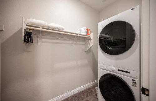 Modern Spacious 6BR Villa with Game Loft 5 Min to Strip, Stadium & Shopping! - Foto 40