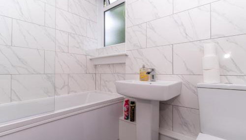 4 Bedrooms Homely House - Sleeps 6 Comfortably with 6 Double Beds,Glasgow, Free Street Parking, Business Travellers, Contractors, & Holiday-Goers, Near All Major Transport Links in Glasgow & City Centre, Perfect for Common Wealth Games 2026 - Foto 5