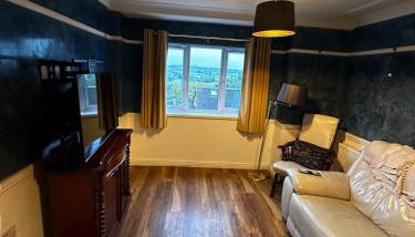 Detached 4BR, 4 Bathroom, Driveway, WiFi, Smart TV - Foto 2