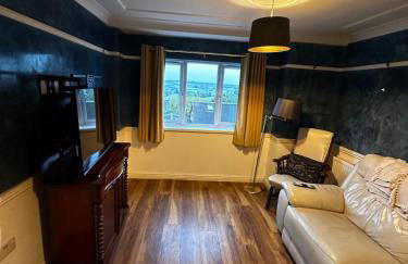 Detached 4BR, 4 Bathroom, Driveway, WiFi, Smart TV - Foto 2