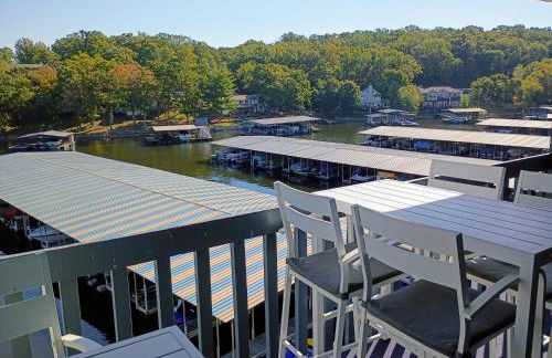 F Lakefront! Remodeled, Sleeps 4, Boat Slip, Patio, WiFi, Cable, Pool - Foto 16