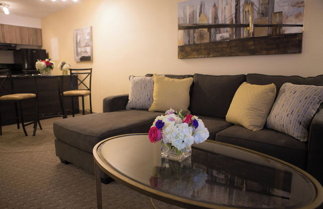 Cartier Place Suite Hotel - Photo 18