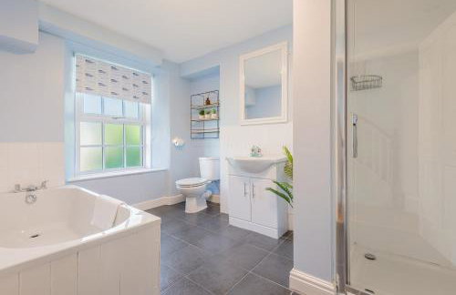 Lakeland Cottage - Bowness-on-Windermere sleeps 6 - Photo 19