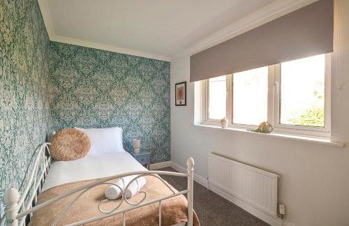 Huntsfield House- Stunning Modern 4 Bedroom House Suitable for Work and Leisure Stays - Foto 11