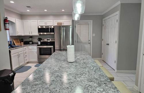 Luxury Pool with King beds Near Shops and Dining - Foto 39