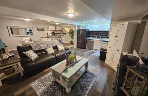 Centrally Located 1500 SqFt Private Guest Suite with Hot Tub - Foto 17