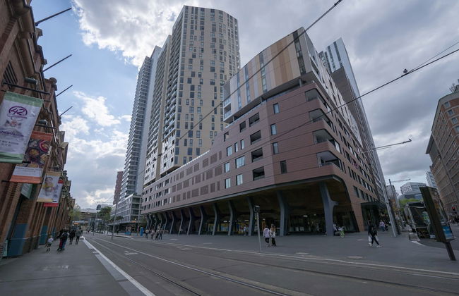 Modern Apartment in Darling Harbour - Photo 1