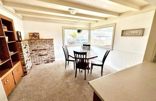 Medford Home And 2 Condos With Pool - Photo 48