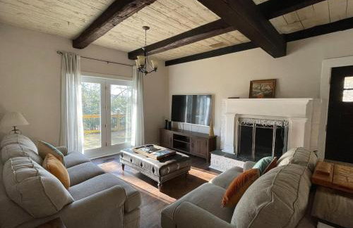 Dual-Home Berkshire Retreat Sleeps 16 - Foto 21