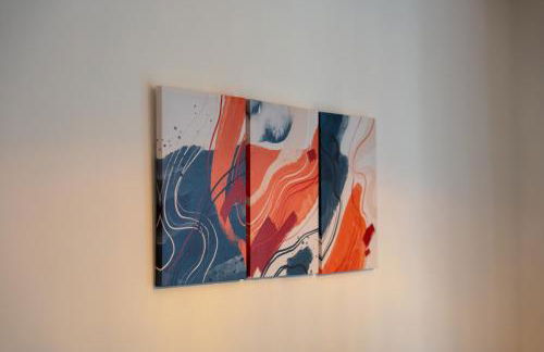 Spacious Apartment in Woking Town Centre - Photo 13