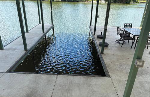 Two-Story Waterfront Retreat with Boat Dock, Two Firepits & Two Kayaks - Foto 3