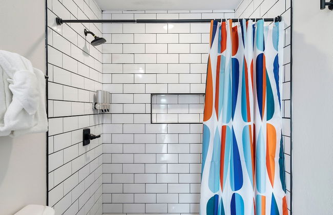 Luxury Lakehouse - Photo 40