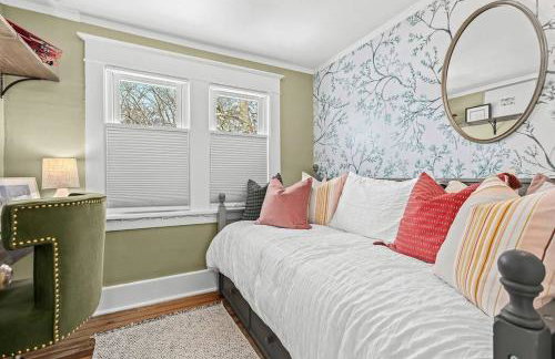 Eclectic Bungalow in the Heart of Royal Oak - Foto 6