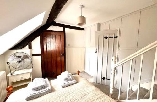 Stylish Tudor Cottage & Hot Tub - Photo 37