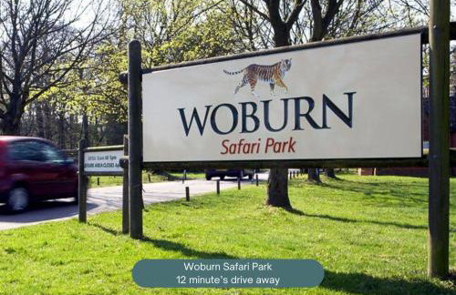 Stylish 3 Bedroom House - Excellent Location - Free Parking, Garden, Fast Wifi, Work Space and Self-Check-In by Yoko Property - Foto 37