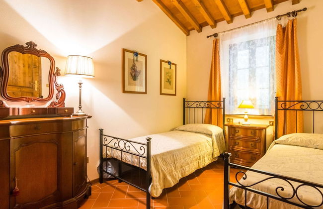 Holiday Home in Town Center with Pool, Garden, Hot Tub - Foto 5