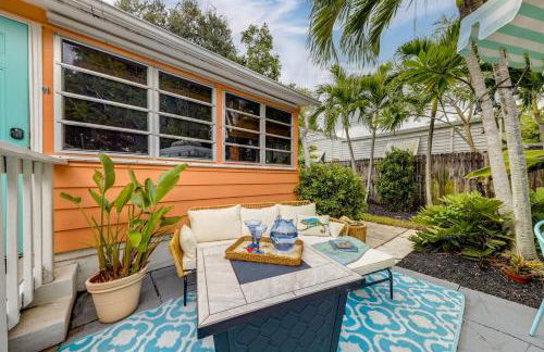 Yard and Hot Tub Historic Lake Worth Cottage! - Photo 24