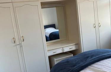 Spacious 2 Bed Village Flat sleeps 4/6 - Photo 15