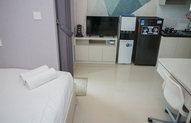 Fancy And Comfy Studio At B Residence Apartment - Photo 13