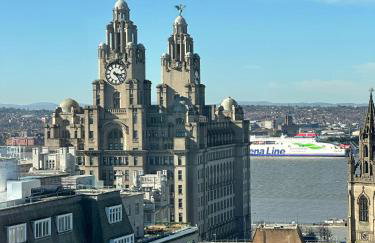 Two Bedroom City View Apartment Liverpool by StaySavvy Accommodation - Photo 66