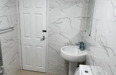 Luxury 4 Bed 3 bath 6 mins from City Renter - Foto 46