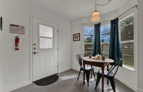Elegant and Stylish Glenmoor Abode - 5 min to Town - Foto 36