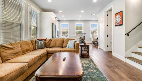 Downtown home with WiFi, central AC, furnished rooftop deck, and full kitchen - Foto 3